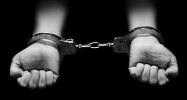 冤罪事件の取調べに無実を訴える容疑者