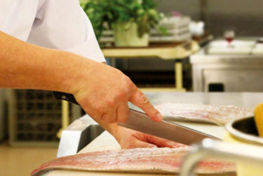 三ツ星シェフが教えるフィリピン料理、ダバオ風カレカレの作り方