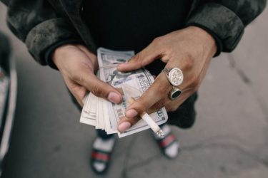 大金を稼いだ妻のお金の使い道